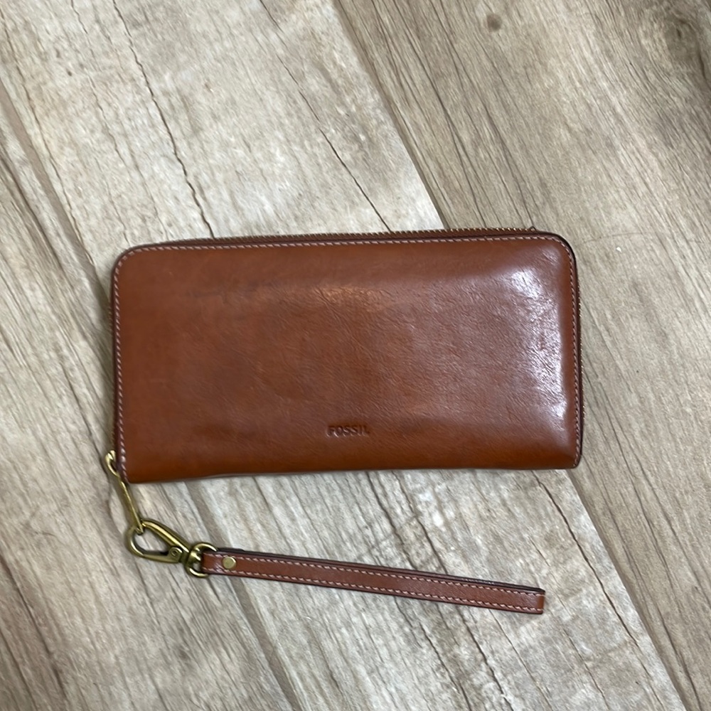 Brown Leather Fossil Phone Wallet and Wrislet